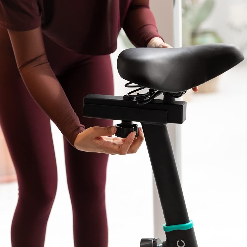 Cecotec Bicicleta estática Indoor DrumFit Indoor, volante de inércia de 6 a 13 kg, resistência manual, monitor LCD, pulsómetro, suporte para dispositivos, garrafa, porta-garrafas e calapés