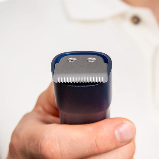 Cecotec Máquina de Cortar Barba com Lâminas Japonesas PrecisionCare Barber Pro. Aço Inoxidável, Pentes Ajustáveis (0,5-20mm) com Roda de Precisão, Autonomia 90min, IPX7, Ecrã