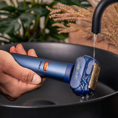 Cecotec Máquina de Barbear Laminar Waterproof PrecisionCare X-Trimm ProElite. Alumínio, 8500 rpm, 3 lâminas de titânio, 3 velocidades, autonomia 2h, IPX7, ideal para viagens, bloqueio de segurança