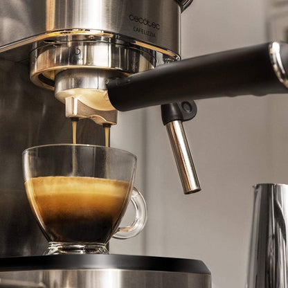Cecotec Cafeteira expresso Cafelizzia 790 Steel para expresso e cappuccinos. 1350 W, Porta-filtros de braço com saída dupla e dois filtros, 20 barras de pressão, depósito removível de 1,2 litros, aço