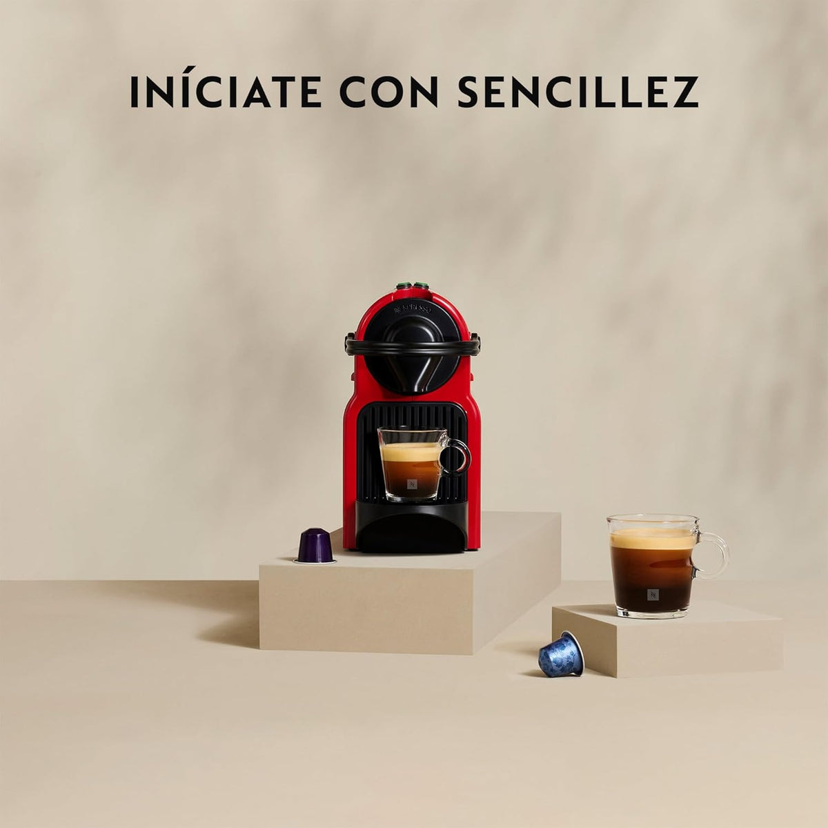 Krups Nespresso Inissia XN1005 - Máquina de café monodose de cápsulas Nespresso, 19 bares, desligamento automático, capacidade de 0,7L, design compacto, modo eco, cor vermelho, inclui kit de