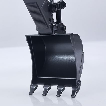 Retroescavadora de controlo remoto Huina 1661 Escavadeira RC Escala 1:18 2.4G 13CH com Caçamba de Liga Metálica, Luz LED, Spray, Rotação de 380° - Veículo de Controle Remoto Verde