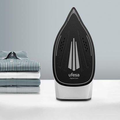 Ufesa Digital Care Centro de Engomar de 2600W, 7 Bares, Termostato Digital, Ecrã LED, Modo ECO e MAX, Base Cerâmica, Sistema Anticalcário, Cinzento