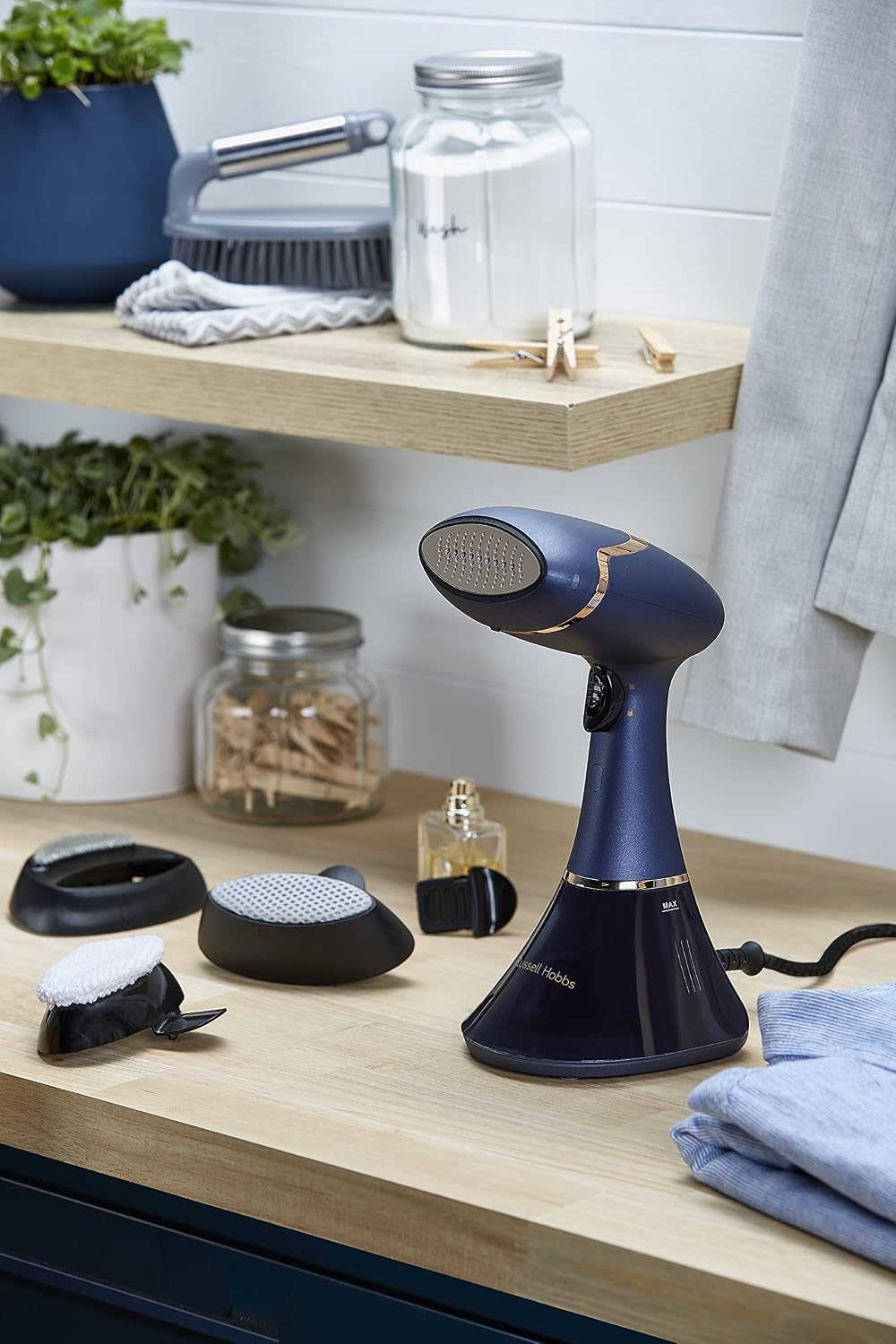 Russell Hobbs Ferro Vertical [1800W, 32g de geração de vapor] Steam Genie Aroma (base de cerâmica, tanque 200 ml, 3 acessórios, difusor de aroma, elimina rugas, plancha e reduz odores) 28041-56