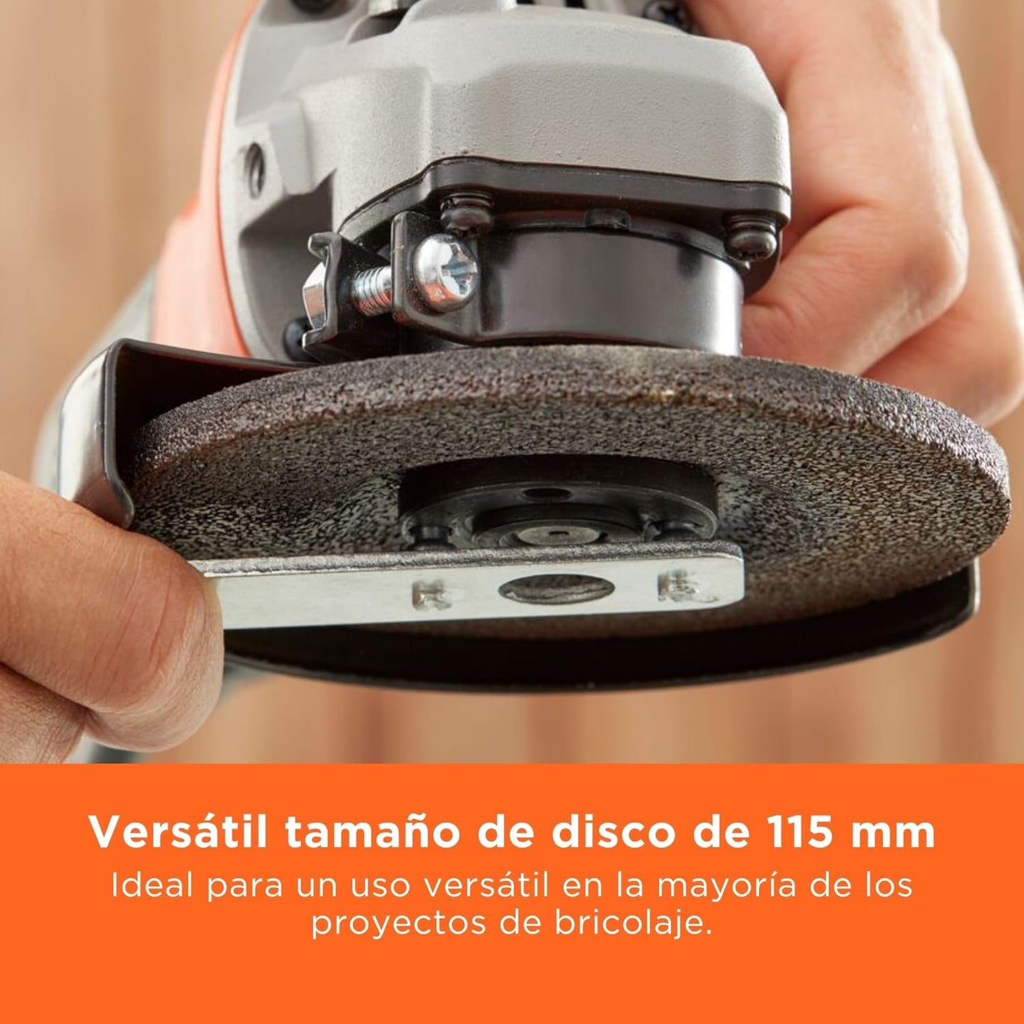 BLACK+DECKER Rebarbadora angular compacta com cabo de 15 mm 710 W, BEG010-QS,