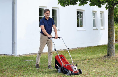 Einhell Cortacésped con batería GE-CM 18/33 Li Kit PXC | 18 V | corte 33 cm | máximo 200 m² | Brushless | cesto 30 l | altura de corte 25 a 65 mm | bateria 4,0 Ah + carregador