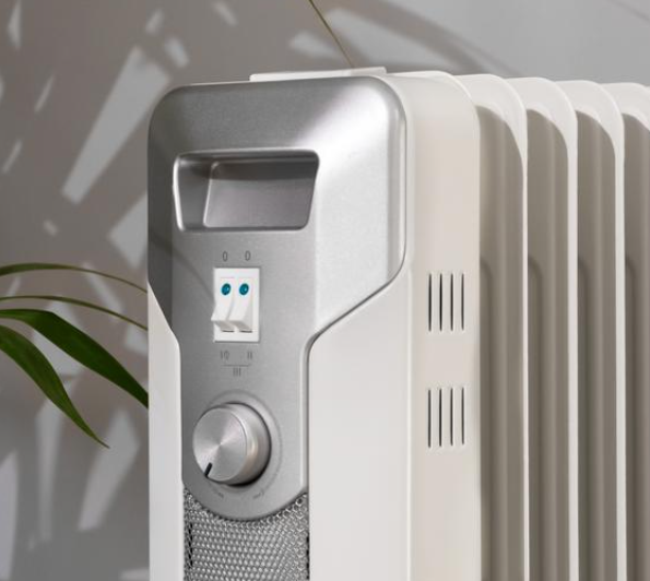 ReadyWarm 9000 Space. Aquecedor elétrico a óleo com 9 Módulos, Baixo consumo de energia, 2000 W, 3 níveis de potência, Recolhe-cabos, Sistema de segurança, Rodas, 20 m2